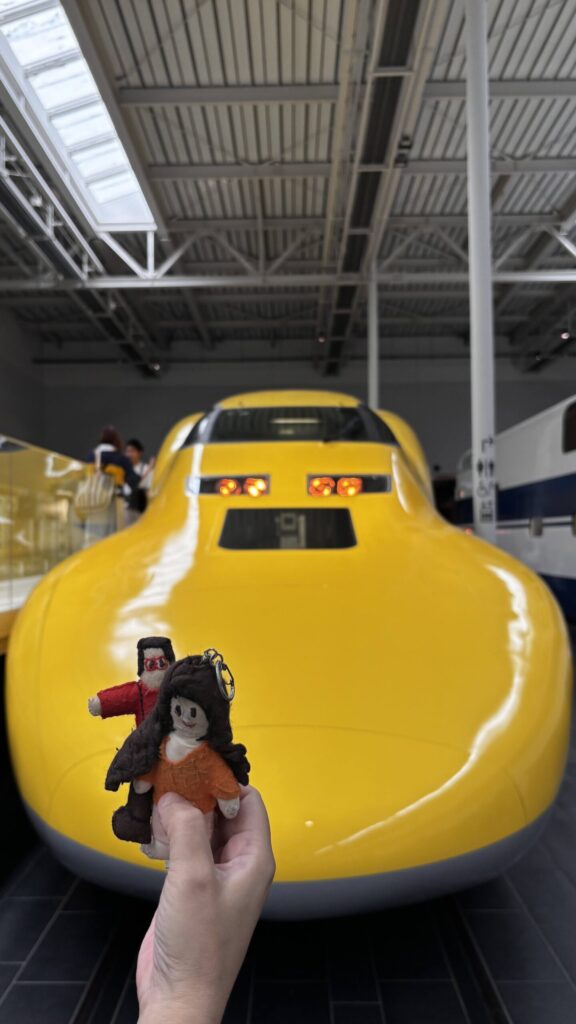 Tikoppi and Presley looking up at the nose of the 923 Series Doctor Yellow